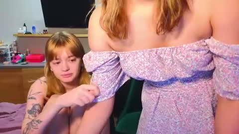 Snapshot of younona chatting on June 2026 04:55:01 PM Anna and Luna online show from June 2026 04:55:01 PM