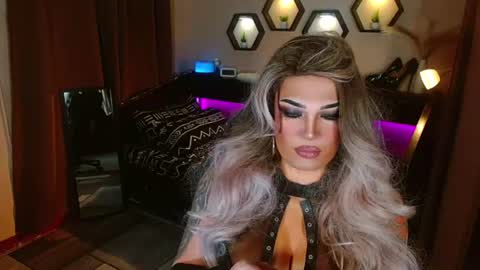 Snapshot of your1truequeen chatting on June 2026 04:53:01 PM QUEEN MADISON online show from June 2026 04:53:01 PM