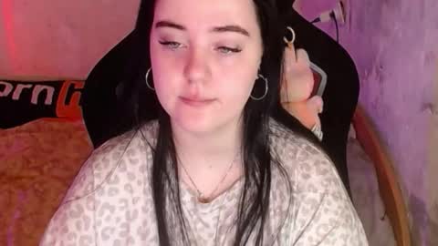 your_8a8y online show from December 2025 05:13:01 AM