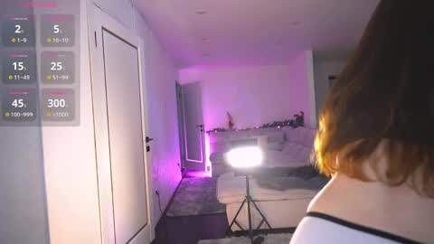 Julia Please Thumbs up me   online show from May 2026 06:33:02 AM