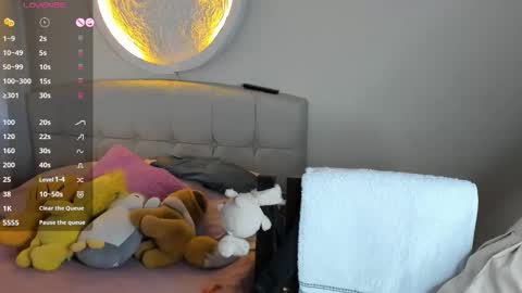 mia3 online show from February 2026 09:11:02 PM