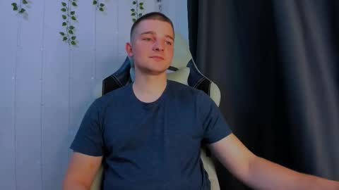 Snapshot of your_claddagh chatting on October 2025 08:00:02 PM your_claddagh online show from October 2025 08:00:02 PM