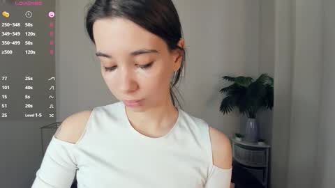 Lina online show from March 2026 11:07:02 AM