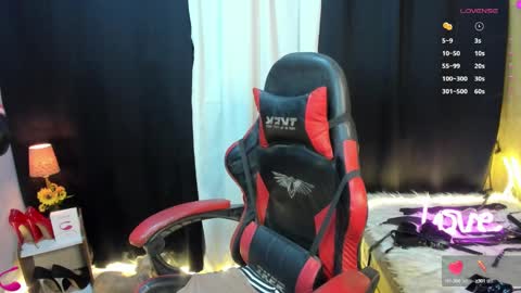 Snapshot of your_dreamasian chatting on February 2025 12:51:01 AM YourSeductiveWife online show from February 2025 12:51:01 AM