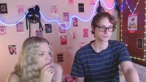 Snapshot of your_horny_friends chatting on September 2025 11:33:01 AM Your Horny Friends online show from September 2025 11:33:01 AM