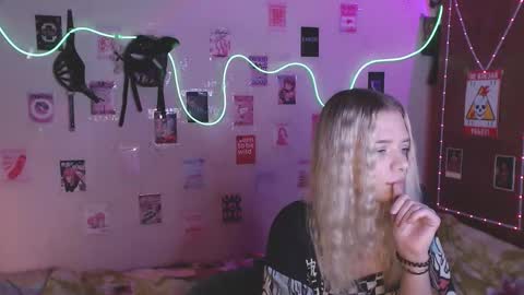 Snapshot of your_horny_friends chatting on October 2025 03:02:02 PM Your Horny Friends online show from October 2025 03:02:02 PM