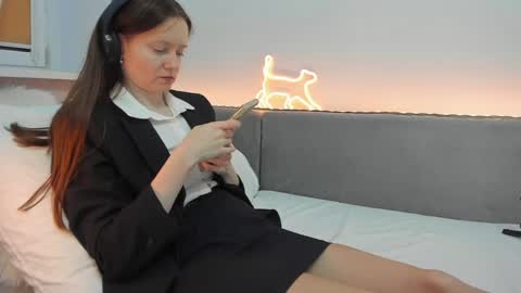 Snapshot of your_librarian chatting on May 2026 09:21:01 PM Your Librarian online show from May 2026 09:21:01 PM