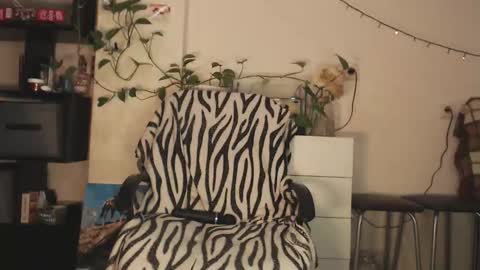 Snapshot of your_little_mom chatting on December 2025 12:11:02 PM Viky online show from December 2025 12:11:02 PM