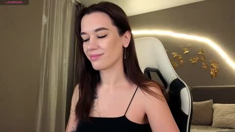 Jessica Loyd online show from November 2025 02:45:02 AM