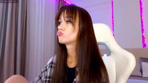 Jessica Loyd online show from April 2026 09:40:01 AM