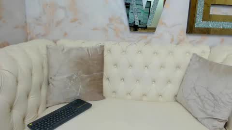 Evelin  online show from October 2025 09:38:01 PM