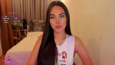 Snapshot of your_other_halfxx chatting on April 2026 01:03:01 AM Miss Larah online show from April 2026 01:03:01 AM