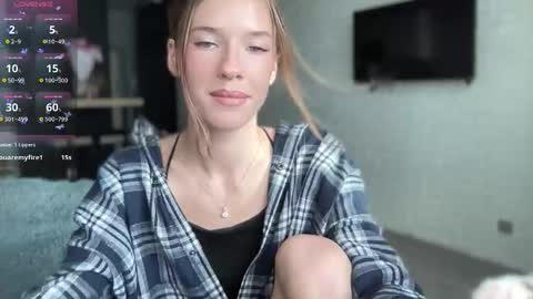 Mia  online show from October 2025 01:19:01 PM