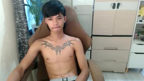 Snapshot of yourasian_eric chatting on April 2026 06:52:01 AM yourasian_eric online show from April 2026 06:52:01 AM