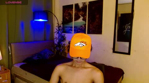 Snapshot of yourasiancarl chatting on December 2025 12:23:02 PM yourasiancarl online show from December 2025 12:23:02 PM