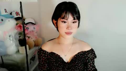 PrettyElla online show from October 2025 02:09:01 AM