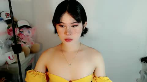 PrettyElla online show from October 2025 02:42:01 AM