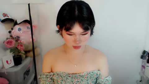 PrettyElla online show from October 2025 02:12:01 AM