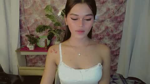 Snapshot of yourfavoratesunshine chatting on April 2026 02:31:01 AM Sunshine online show from April 2026 02:31:01 AM