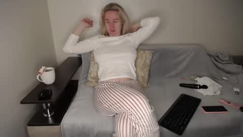 Snapshot of yourhotdream1 chatting on March 2026 01:28:01 PM Iamyourdream online show from March 2026 01:28:01 PM