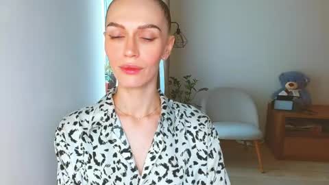Snapshot of yourladysunshine chatting on May 2026 06:40:01 AM Ksyusha online show from May 2026 06:40:01 AM