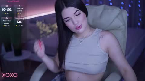 L O L A online show from December 2025 09:43:01 PM