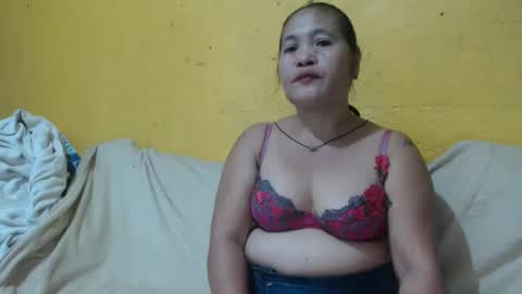 Snapshot of yourlove_regine chatting on January 2025 11:32:02 PM Regine online show from January 2025 11:32:02 PM