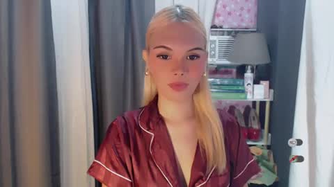 Snapshot of yourlovekylie chatting on July 2026 05:21:01 AM KYLIE MORE online show from July 2026 05:21:01 AM