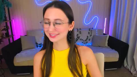 Snapshot of yourlovelystoryy chatting on September 2025 04:33:02 PM Vetta online show from September 2025 04:33:02 PM