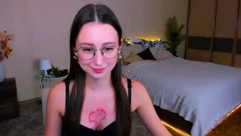 Snapshot of yourlovelystoryy chatting on September 2025 07:19:02 PM Vetta online show from September 2025 07:19:02 PM