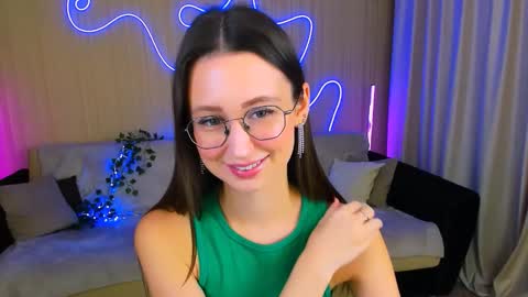 Snapshot of yourlovelystoryy chatting on October 2025 04:24:02 PM Vetta online show from October 2025 04:24:02 PM