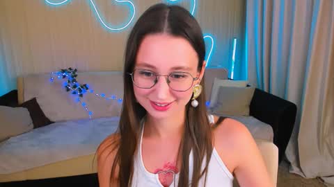 Snapshot of yourlovelystoryy chatting on October 2025 05:32:01 PM Vetta online show from October 2025 05:32:01 PM