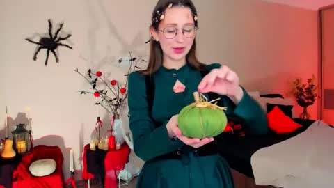 Snapshot of yourlovelystoryy chatting on October 2025 09:32:01 AM Vetta online show from October 2025 09:32:01 AM