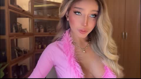 Snapshot of yourlovingpearlita1000 chatting on February 2026 04:19:02 AM Pearl online show from February 2026 04:19:02 AM