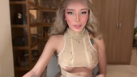 Snapshot of yourlovingpearlita1000 chatting on March 2026 05:47:02 AM Pearl online show from March 2026 05:47:02 AM