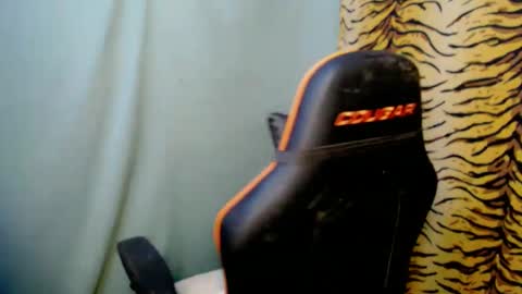 Snapshot of yourqueenofsuck chatting on January 2025 03:23:01 AM sweet katelyn online show from January 2025 03:23:01 AM