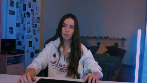 Eva online show from October 2025 07:49:01 PM