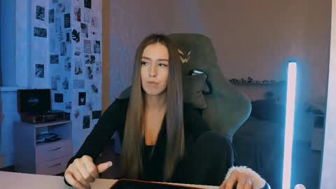 Eva online show from November 2025 07:56:02 PM