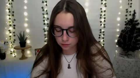 Snapshot of yours_piece_of_happiness_ chatting on December 2024 06:36:01 AM Happy online show from December 2024 06:36:01 AM