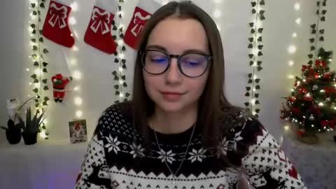 Snapshot of yours_piece_of_happiness_ chatting on December 2024 09:46:02 AM Happy online show from December 2024 09:46:02 AM