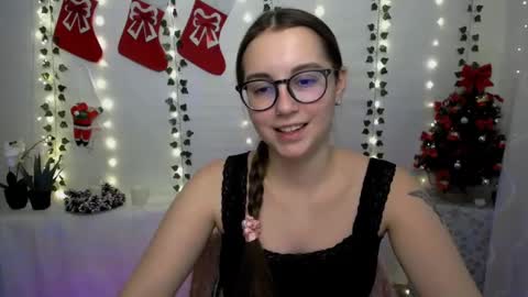 Snapshot of yours_piece_of_happiness_ chatting on January 2025 09:41:01 AM Happy online show from January 2025 09:41:01 AM