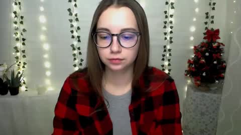 Snapshot of yours_piece_of_happiness_ chatting on January 2025 06:31:01 AM Happy online show from January 2025 06:31:01 AM