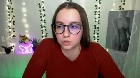 Snapshot of yours_piece_of_happiness_ chatting on January 2025 03:39:01 PM Happy online show from January 2025 03:39:01 PM