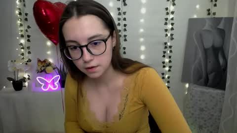 Snapshot of yours_piece_of_happiness_ chatting on February 2025 06:40:01 AM Happy online show from February 2025 06:40:01 AM