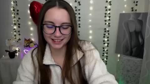 Snapshot of yours_piece_of_happiness_ chatting on February 2025 06:20:01 AM Happy online show from February 2025 06:20:01 AM