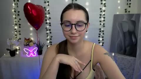 Snapshot of yours_piece_of_happiness_ chatting on February 2025 09:30:02 AM Happy online show from February 2025 09:30:02 AM