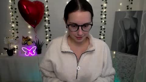 Snapshot of yours_piece_of_happiness_ chatting on February 2025 12:32:01 PM Happy online show from February 2025 12:32:01 PM
