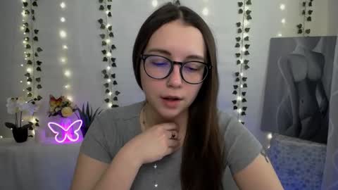 Snapshot of yours_piece_of_happiness_ chatting on February 2025 06:36:02 AM Happy online show from February 2025 06:36:02 AM