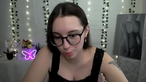 Snapshot of yours_piece_of_happiness_ chatting on March 2025 10:13:02 AM Happy online show from March 2025 10:13:02 AM
