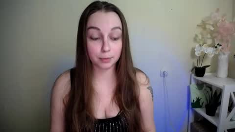 Snapshot of yours_piece_of_happiness_ chatting on February 2026 10:11:01 AM Happy online show from February 2026 10:11:01 AM